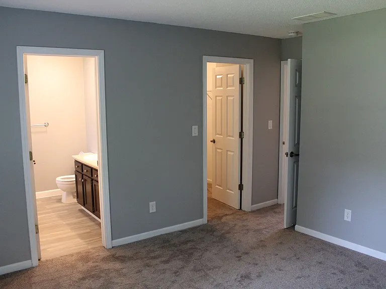 612 Woodfield Cir — Photo 9