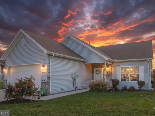 33 Lantern Ln, Shippensburg, PA 17257