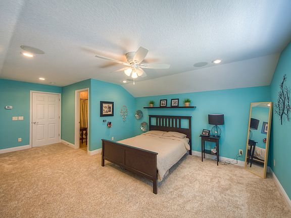 4th image of 1112 Carriage Park Dr