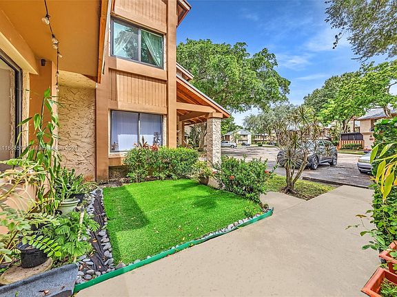 4th image of 207 Wimbledon Lake Dr #207