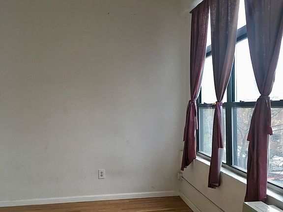 4th image of 315 Berry St APT 204