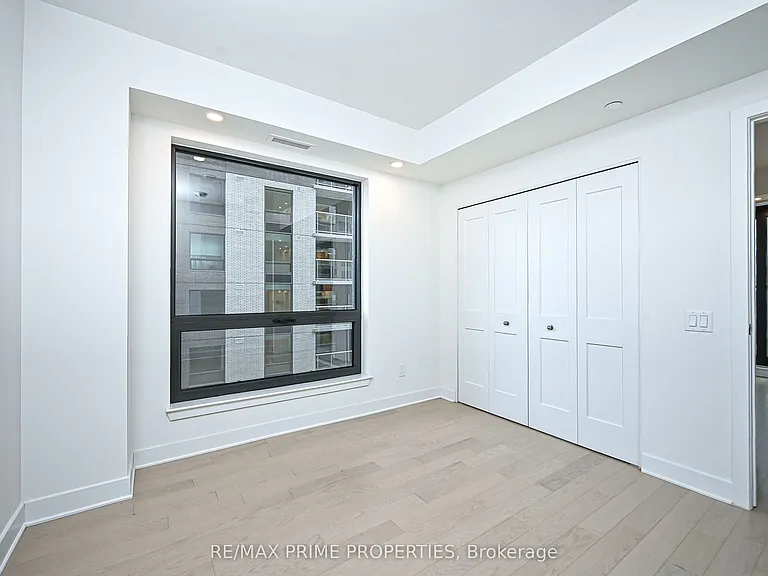 180 George St #508 — Photo 20