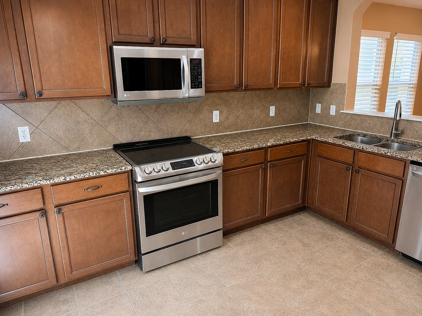 4 bed, 2088 sqft, $2,200 — Photo 2