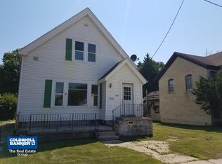 1209 S 10th St, Manitowoc, WI 54220