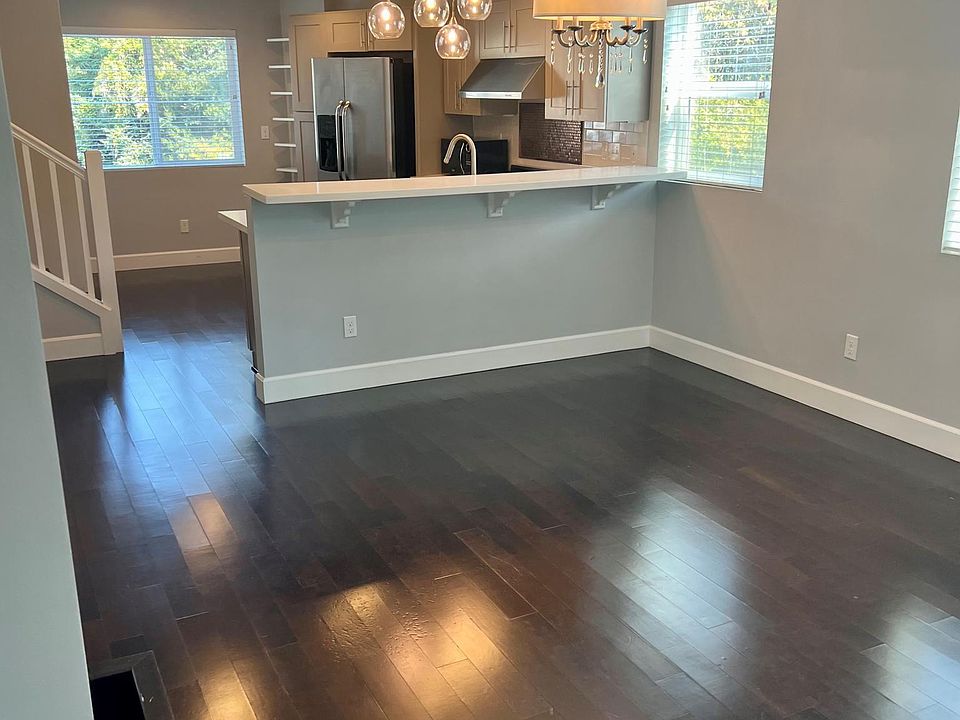 1st image of 2067 Gilman Dr W