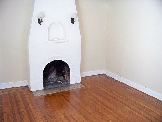 Living Rm w/Hardwood & Fireplace