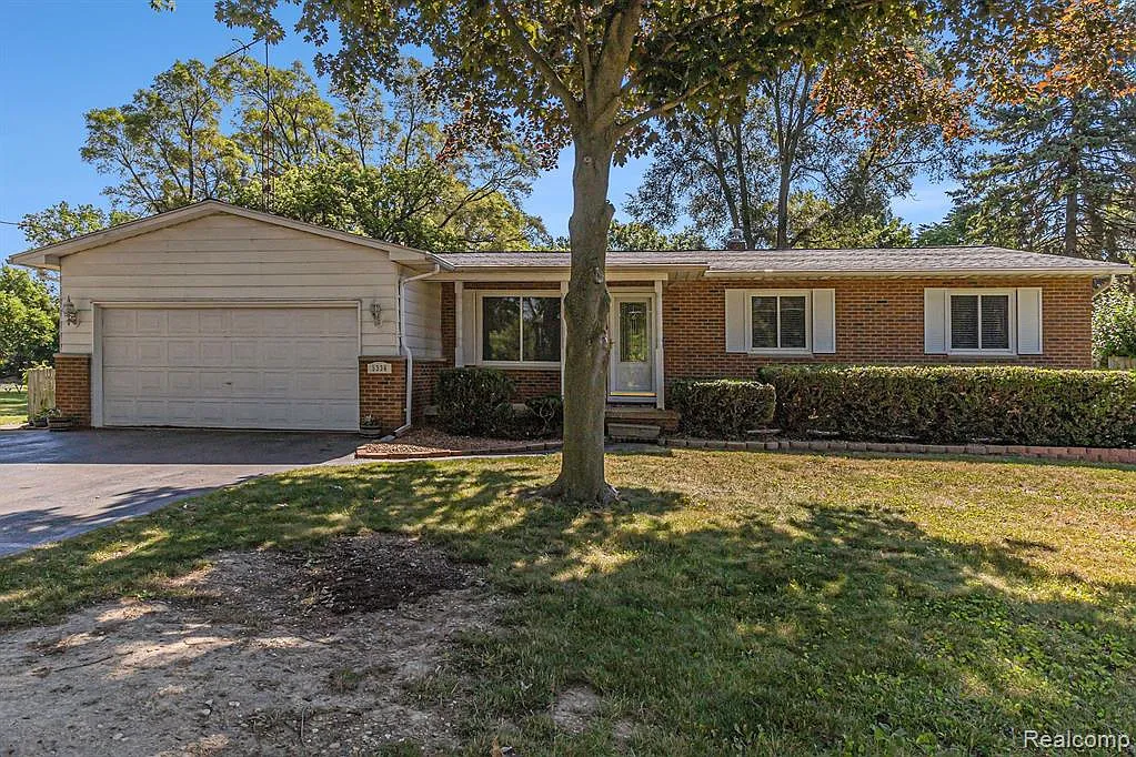 5336 N Elms Rd photo 1