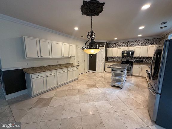 5th image of 3209 Shoreview Rd