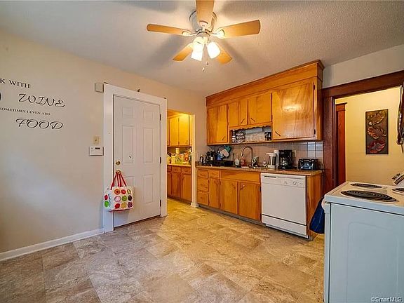 3rd image of 60 Hillcrest Ave Floor 1