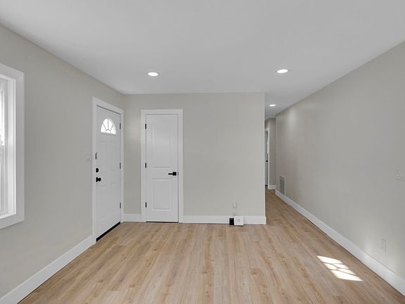 2nd image of 2110 Cleveland St