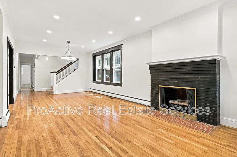 3 bed, 1.0 bath, 1500 sqft, $2,650 — Photo 3