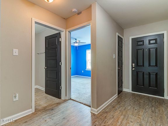 3rd image of 532 W Marigold Dr