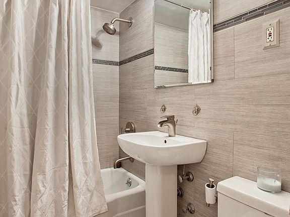 4th image of 139 E 33rd St APT 3D