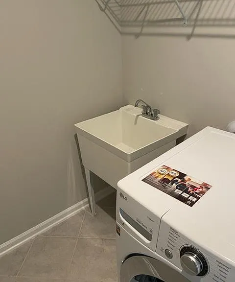 Laundry room with sink