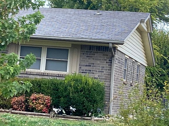 4th image of 611 W Forest Dr