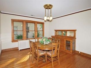 293 Shenstone Rd, Riverside, IL 60546