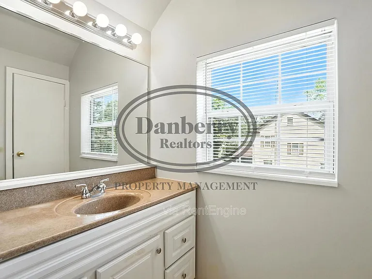 822 Searles Rd — Photo 34