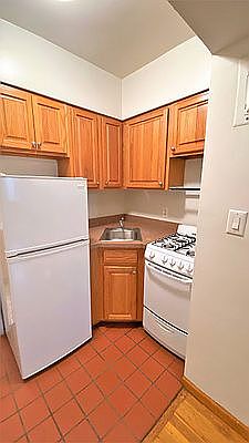 5th image of 303 W 92nd St APT 2B