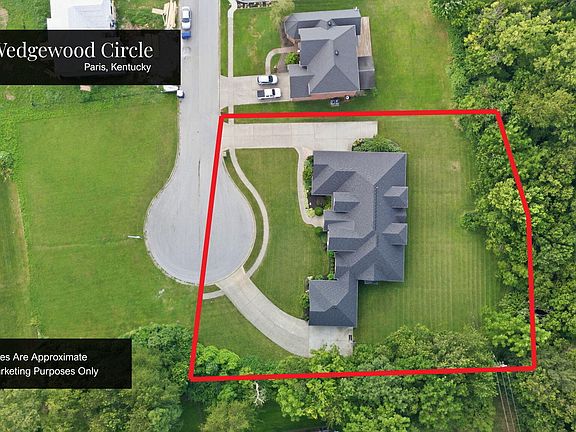 2nd image of 211 Wedgewood Cir