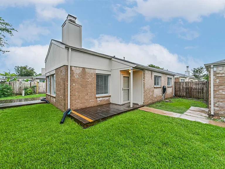 18515 Meadows Way Dr — Photo 27