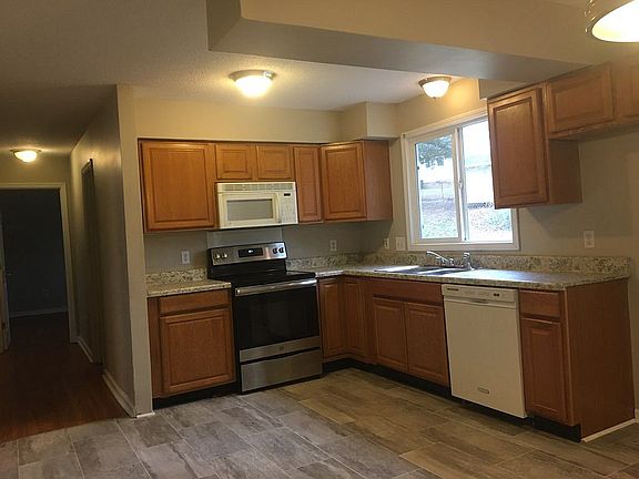 3rd image of 126 Keltner Cir
