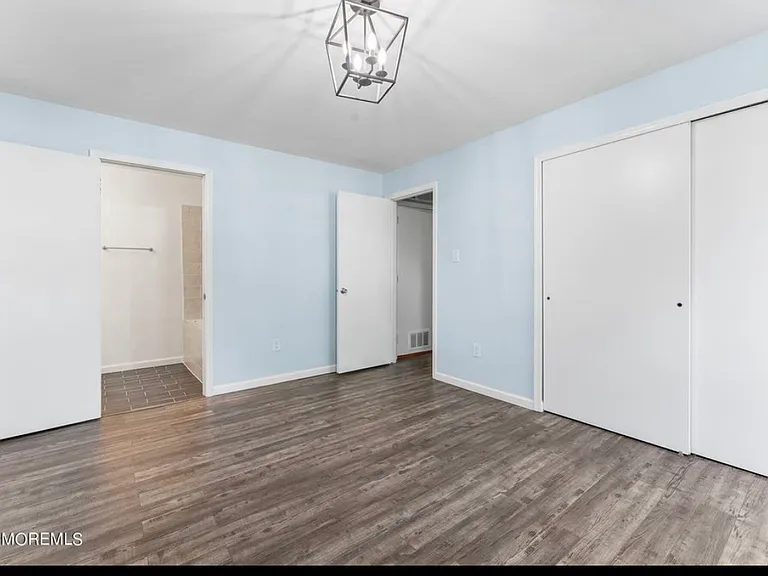 339 Yorkshire Pl — Photo 3