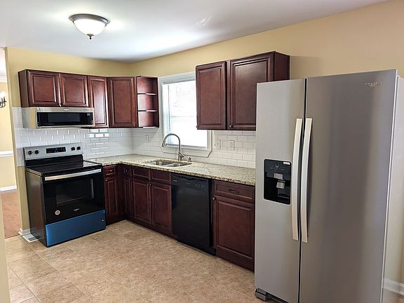 4th image of 10812 Dungarvon Ct