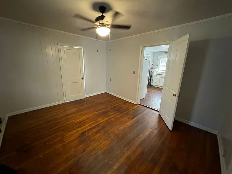 208 N Ave NE — Photo 9