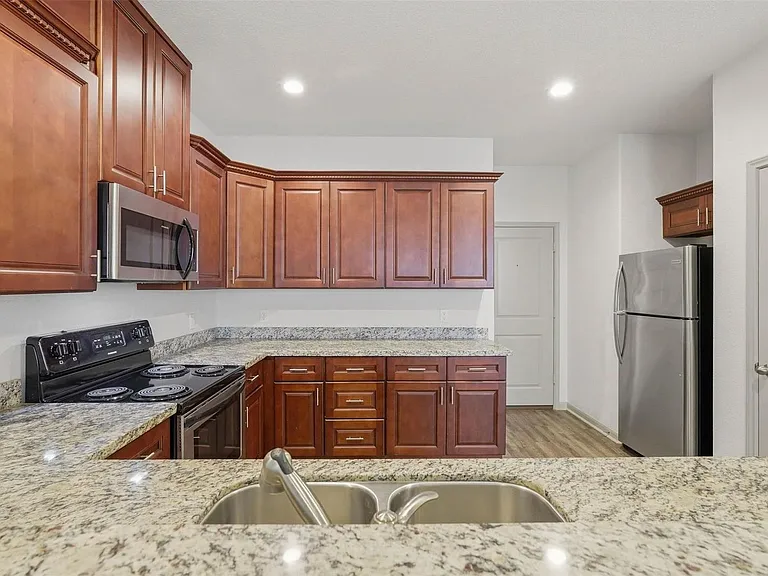 634 Magnolia Bnd — Photo 16