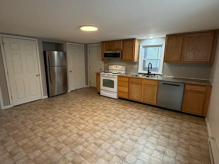 211A N Railroad St — Photo 6