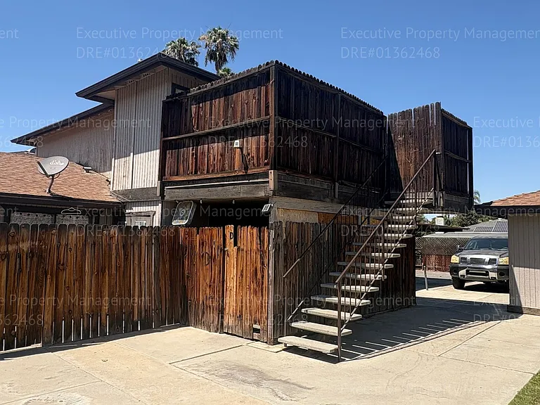 2812 N Half Moon Dr — Photo 3