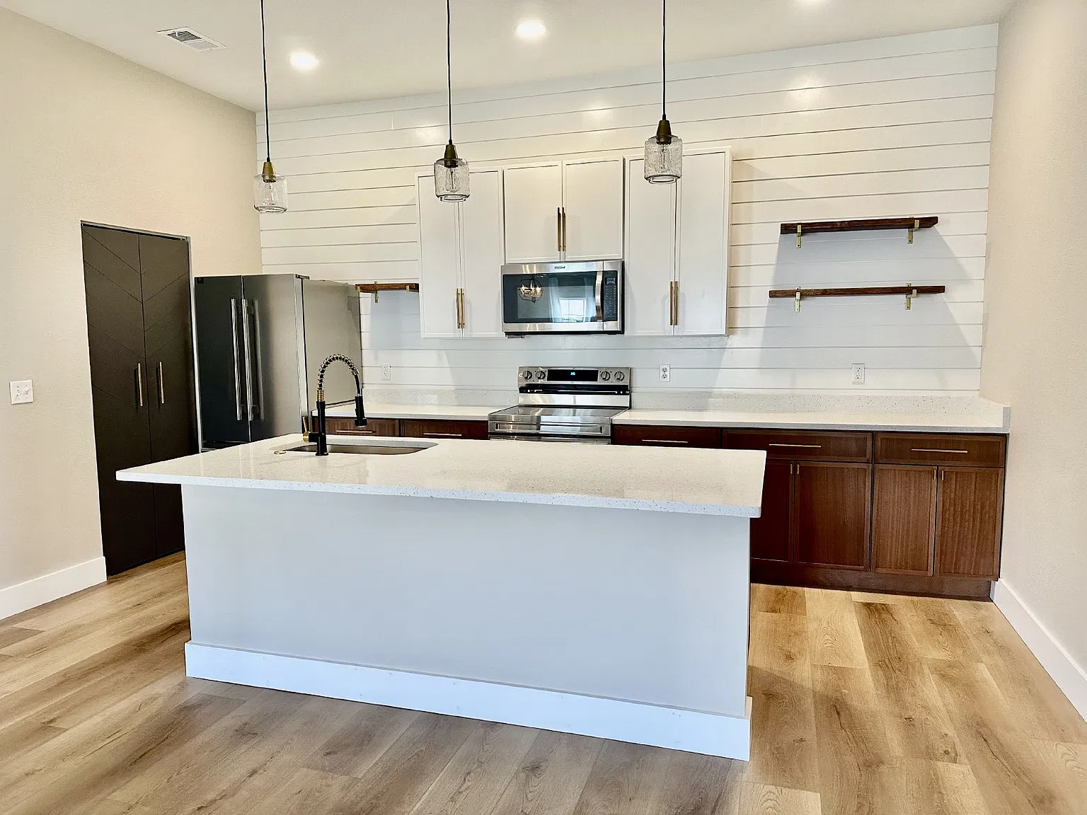 1 bed, 1.0 bath, 832 sqft, $1,695 — Photo 4