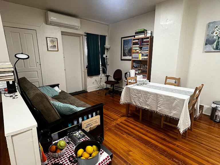 2046 Locust St #4F — Photo 2