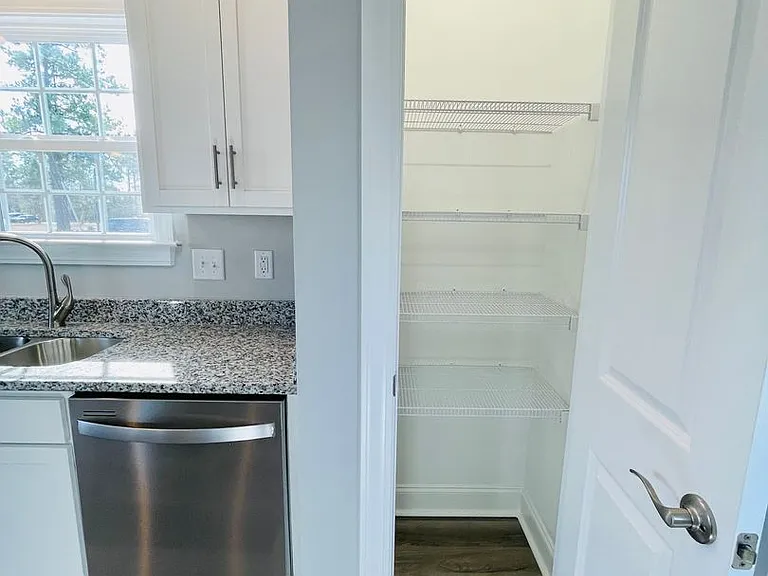 619 12th Ave — Photo 9