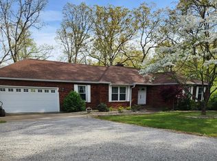 18865 E Weber Rd, Mount Vernon, IL 62864