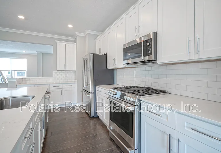 673 Golborne St — Photo 15