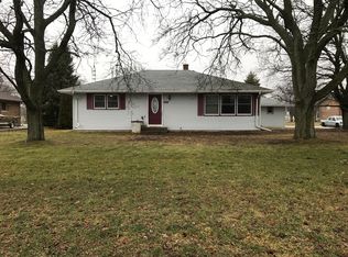 202 Macarthur Dr, Mukwonago, WI 53149