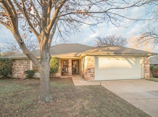 221 NE Timber Ridge Dr, Burleson, TX 76028