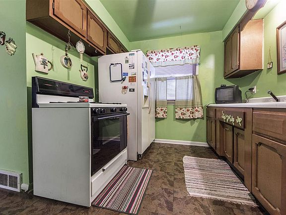 4th image of 2111 W Rohmann Ave