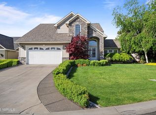 8704 Meadow Ln, Yakima, WA 98908