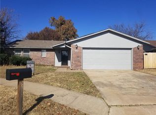 1137 NW 7th St, Moore, OK 73170