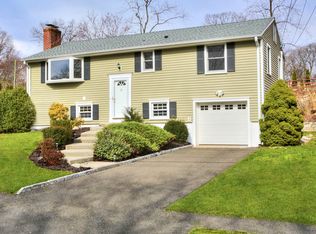 8 Donohue Dr, Norwalk, CT 06851