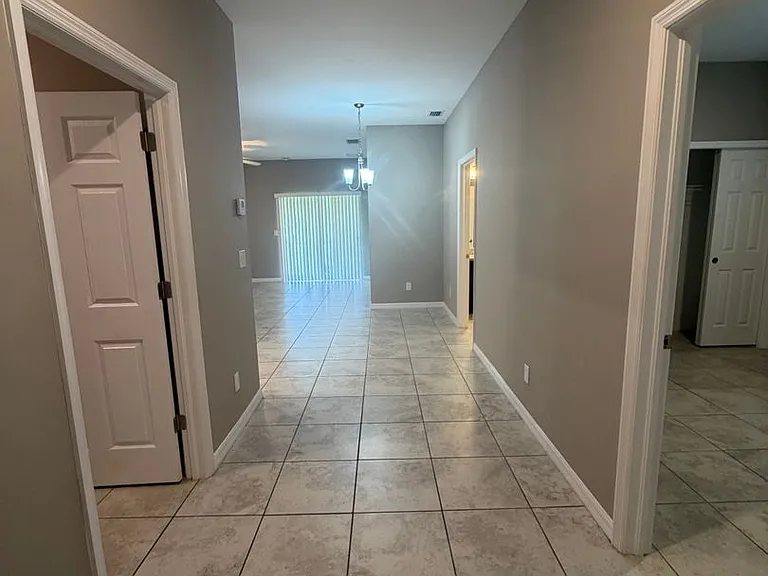 1039 San Cristobal Ave — Photo 3