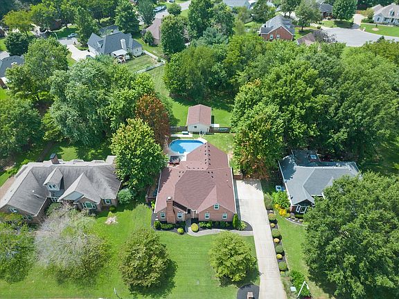 2nd image of 1502 Canterbury Ln