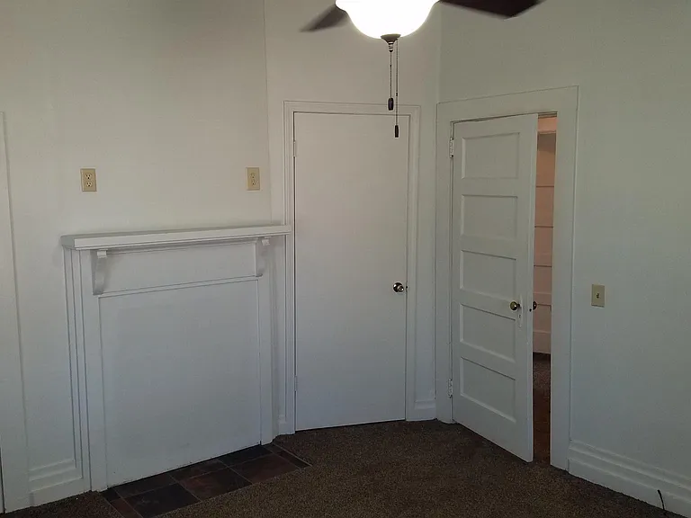 309 N Pine St — Photo 6