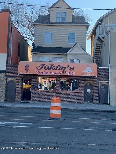 2nd image of 806 Main St