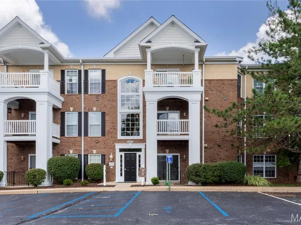 13101 Mill Crossing Ct APT 302, Saint Louis, MO 63141