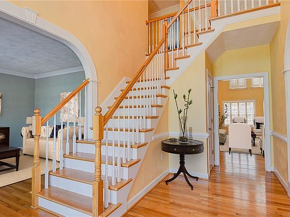 Foyer-virtually staged