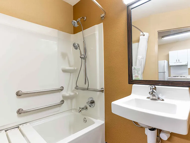 Studio Suite - 1 Queen Bed
