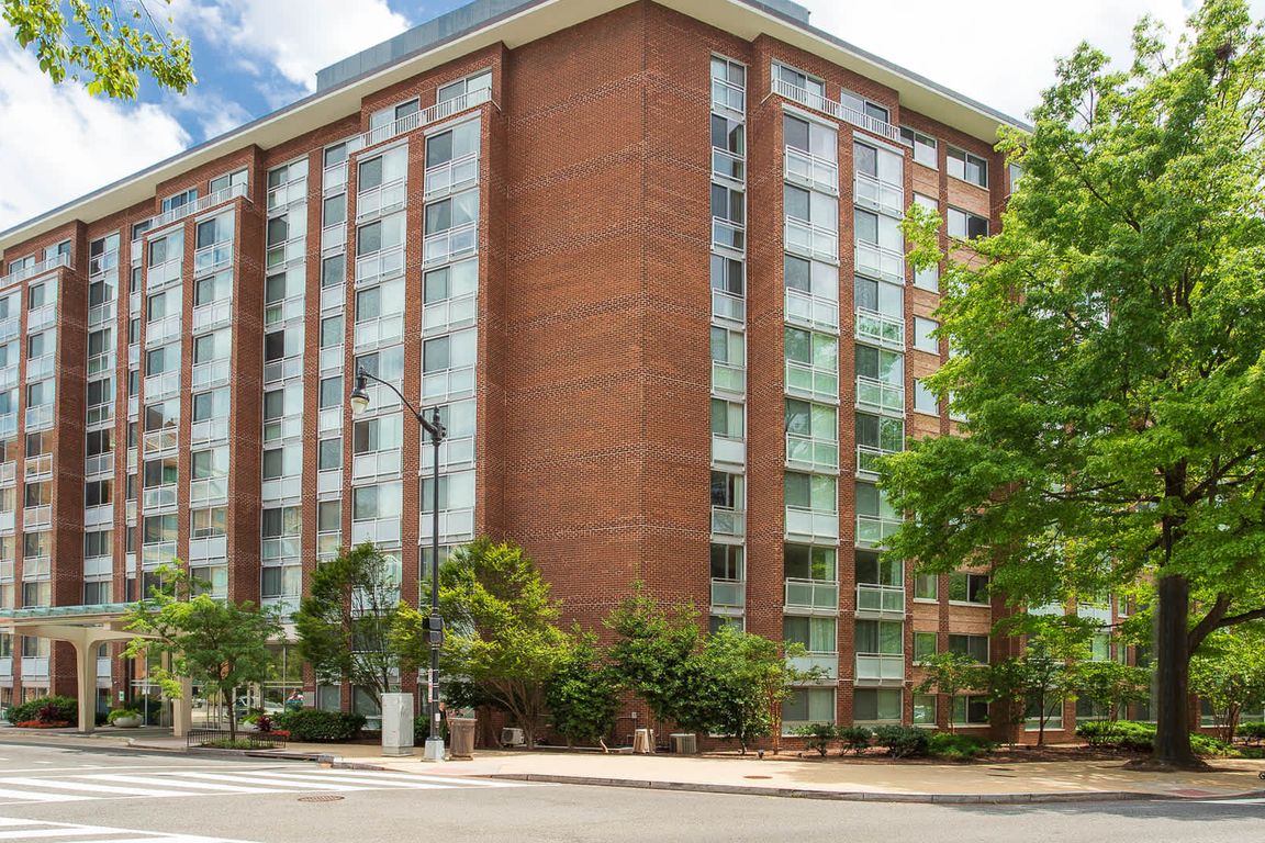 The Flats at Dupont Circle Apartments Building